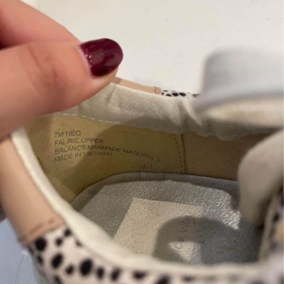 Dolce Vita Neo Spotted Animal Comfort White Tan Trimmed Low Top Sneakers - Picture 4 of 4